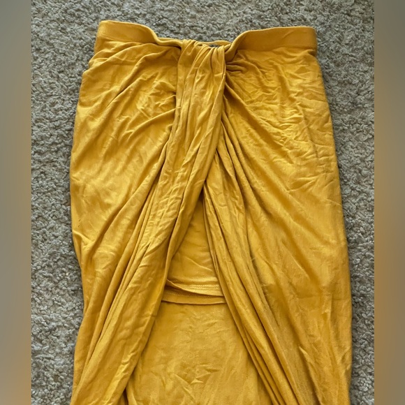 Vintage Hottie small Elegant Yellow mustard, Maxi Skirt - Picture 4 of 4